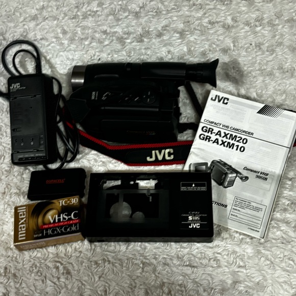 JVC GR-AXM10 Compact VHS Camcorder and Accessories - Picture 1 of 9